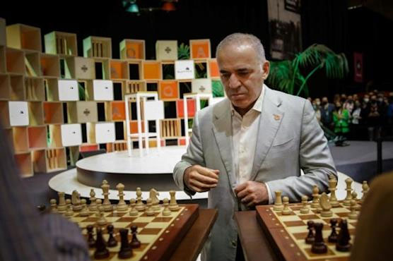 Rich result son google SERP when searching for 'Chess legend Kasparov'