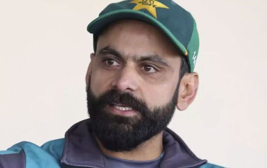 Rich result son google SERP when searching for 'Hafeez Cricketer'