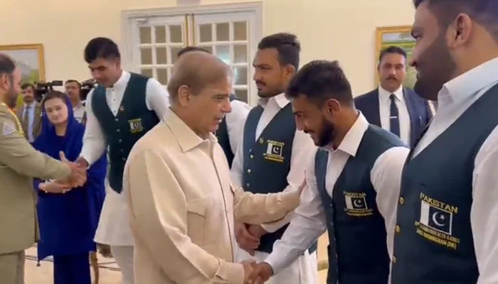 Shahbaz Sharif meets sportsmen