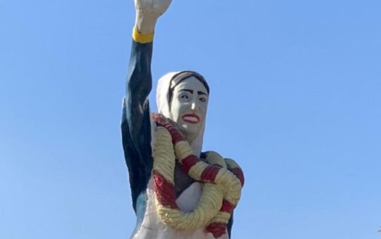 Benazir statue